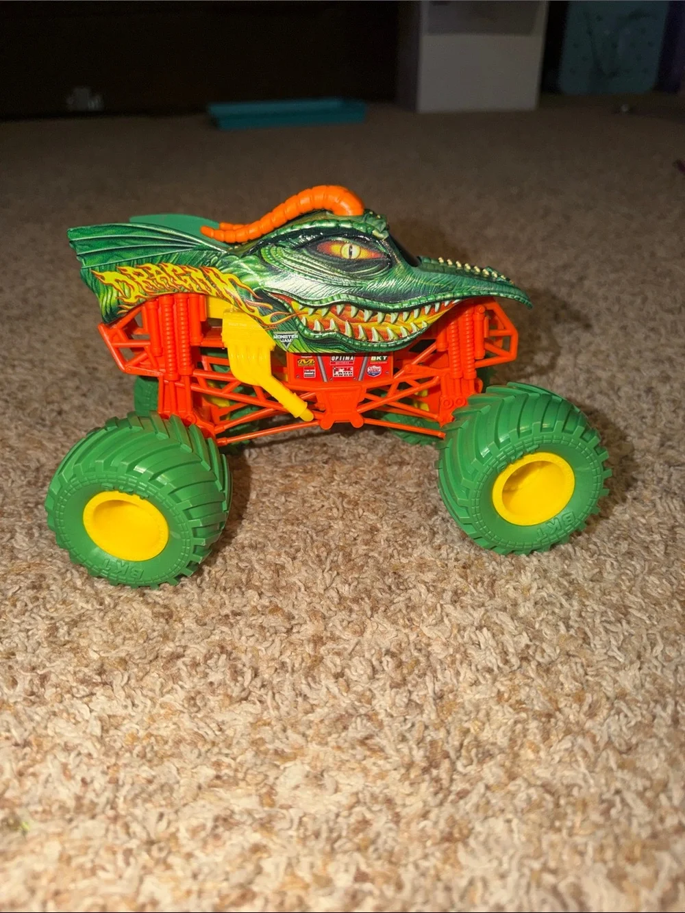 Monster Jam, Official Dragon Monster Truck Vehicle in 1:24 Scale